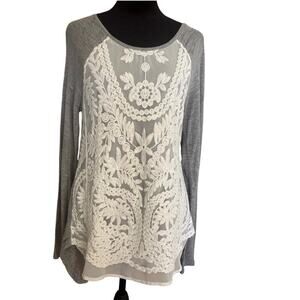 eyeshadow long sleeve scoop neck lace T-shirt, women's size S
